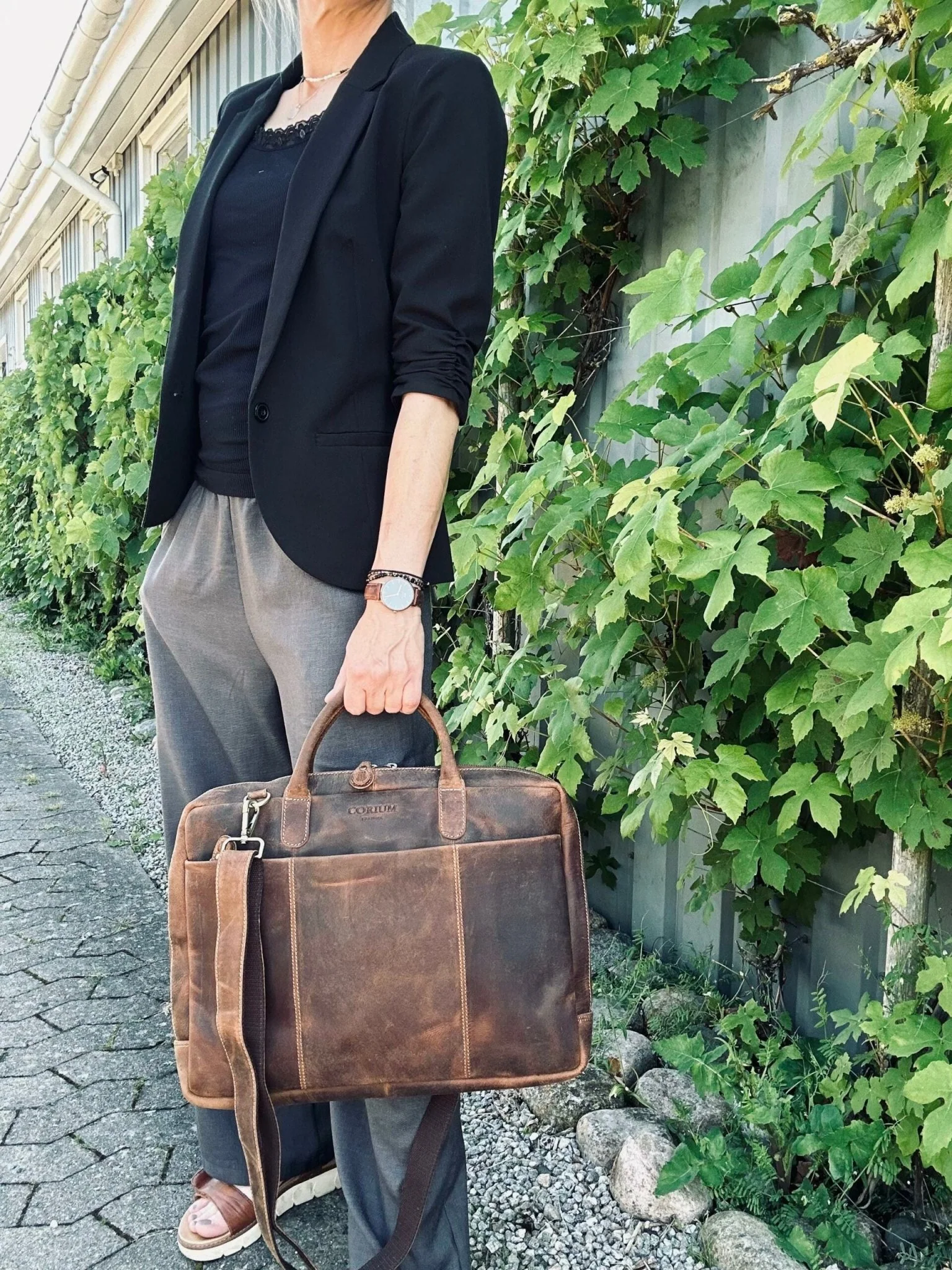 Laptop Hunter - Image 16