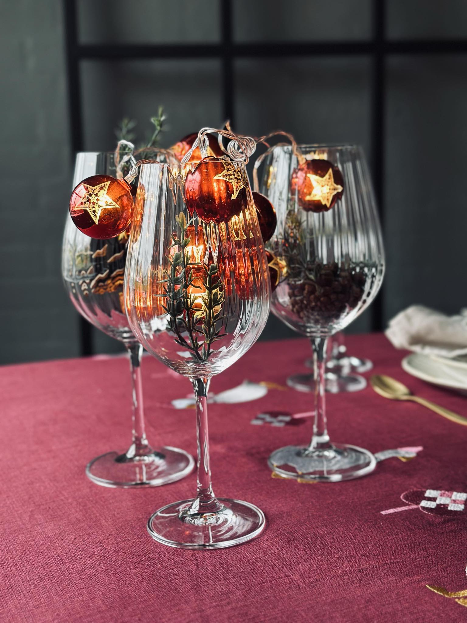 Lyskæde med små julekugler - Image 4
