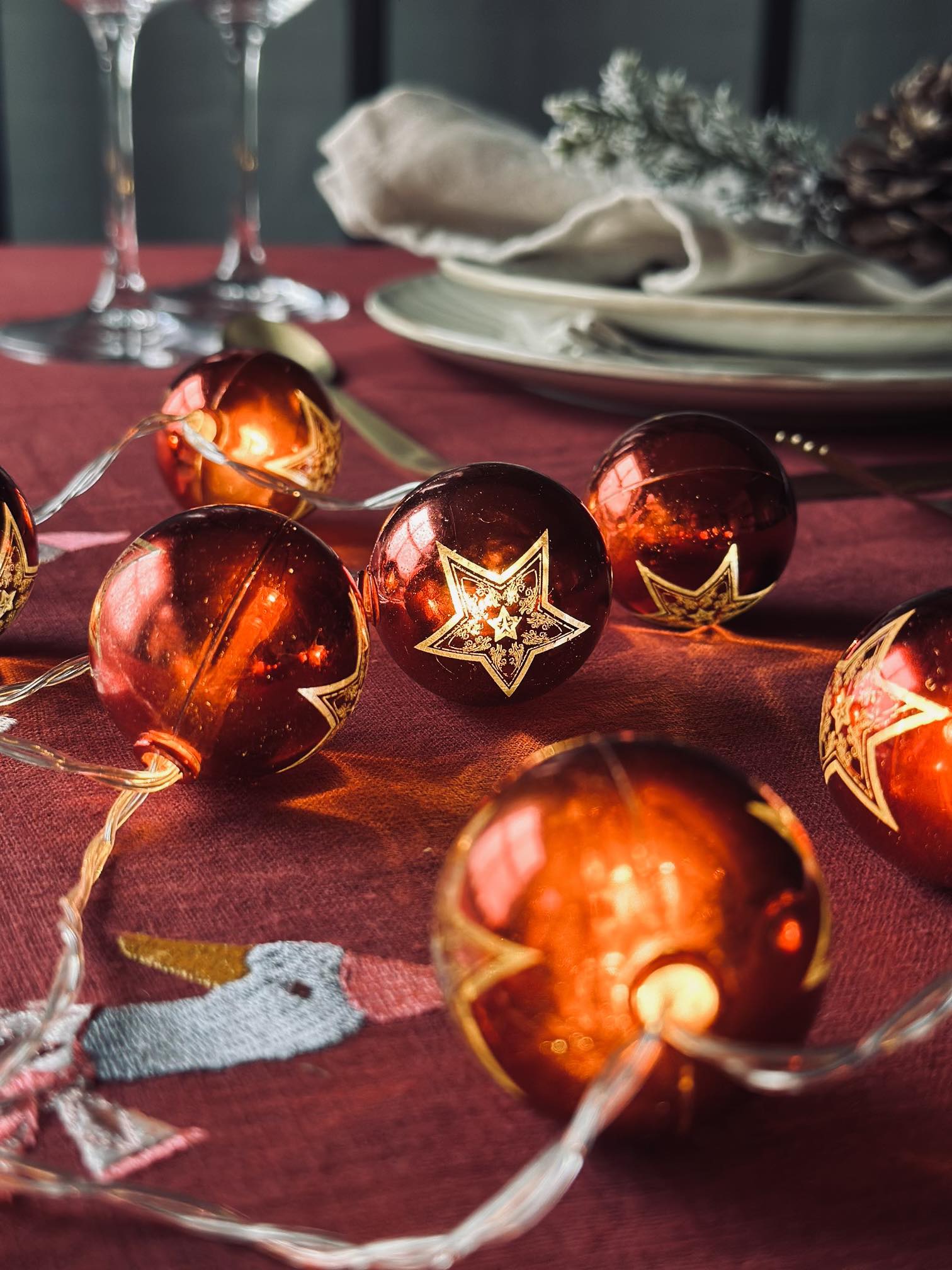 Lyskæde med små julekugler - Image 7