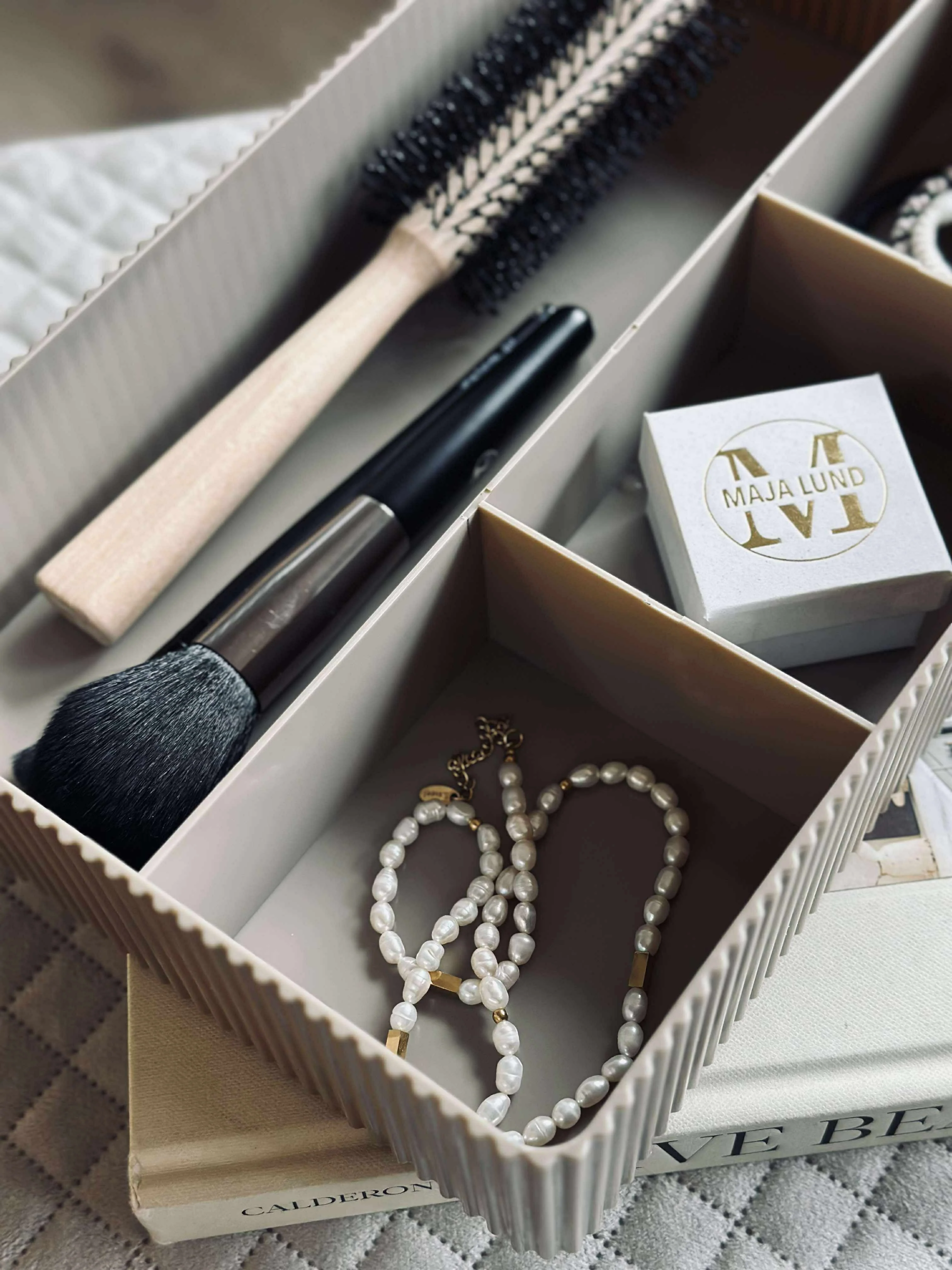 Makeup organiser med rumopdeling - Taupe - Image 2